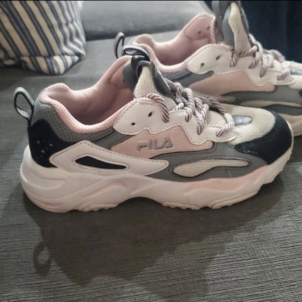 Girl Fila shoes size 1
